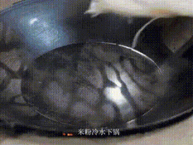大到溢出屏幕了 动图 她说了什么雪白雪白的话啊